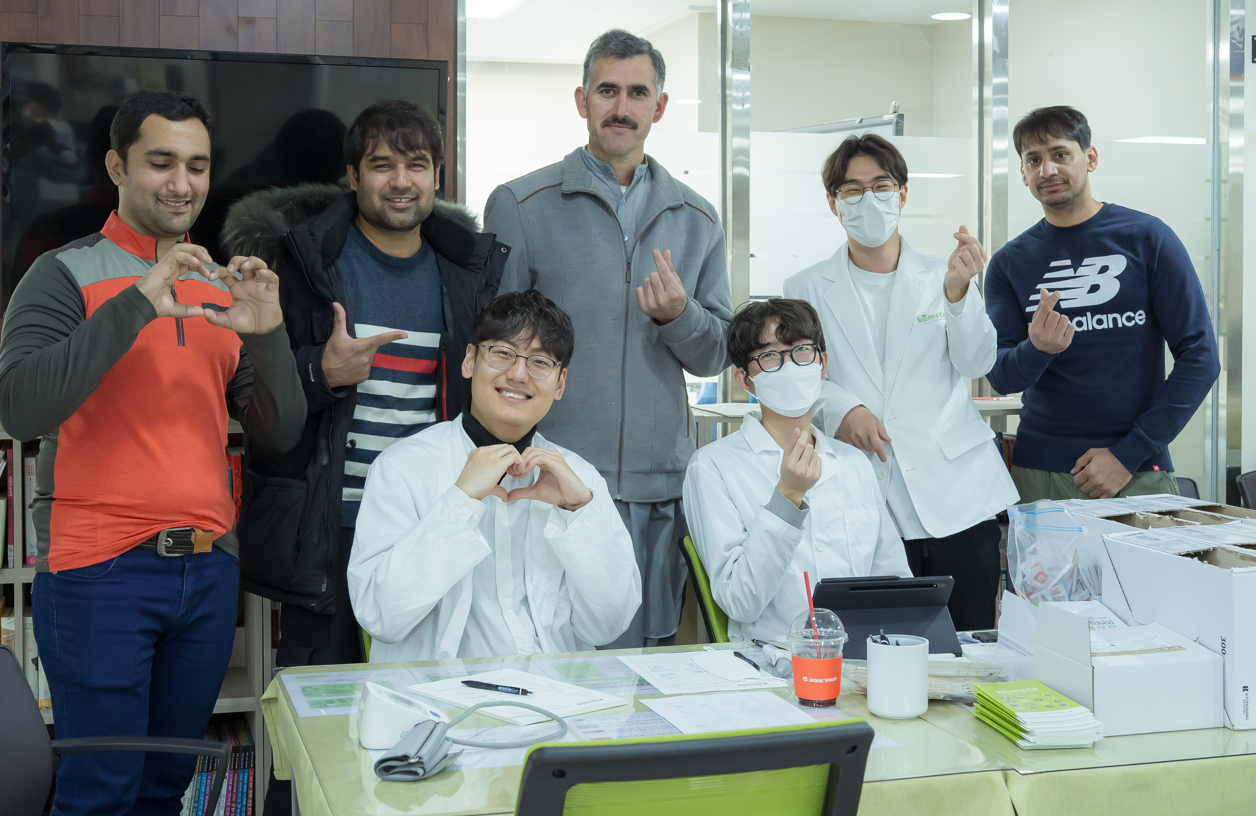 부산외국인주민지원센터는 외국인주민을 위해<br>다국어 상담을 제공합니다.<br><span>BFC provides counseling service to migrants in various languages such as<br>Chinese , Vietnamese Burmese, and so on.</span>